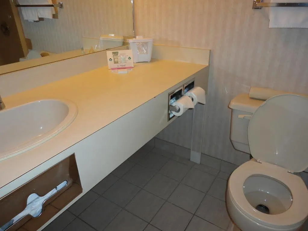 Coast Nisku Inn & Conference Centre 3*,