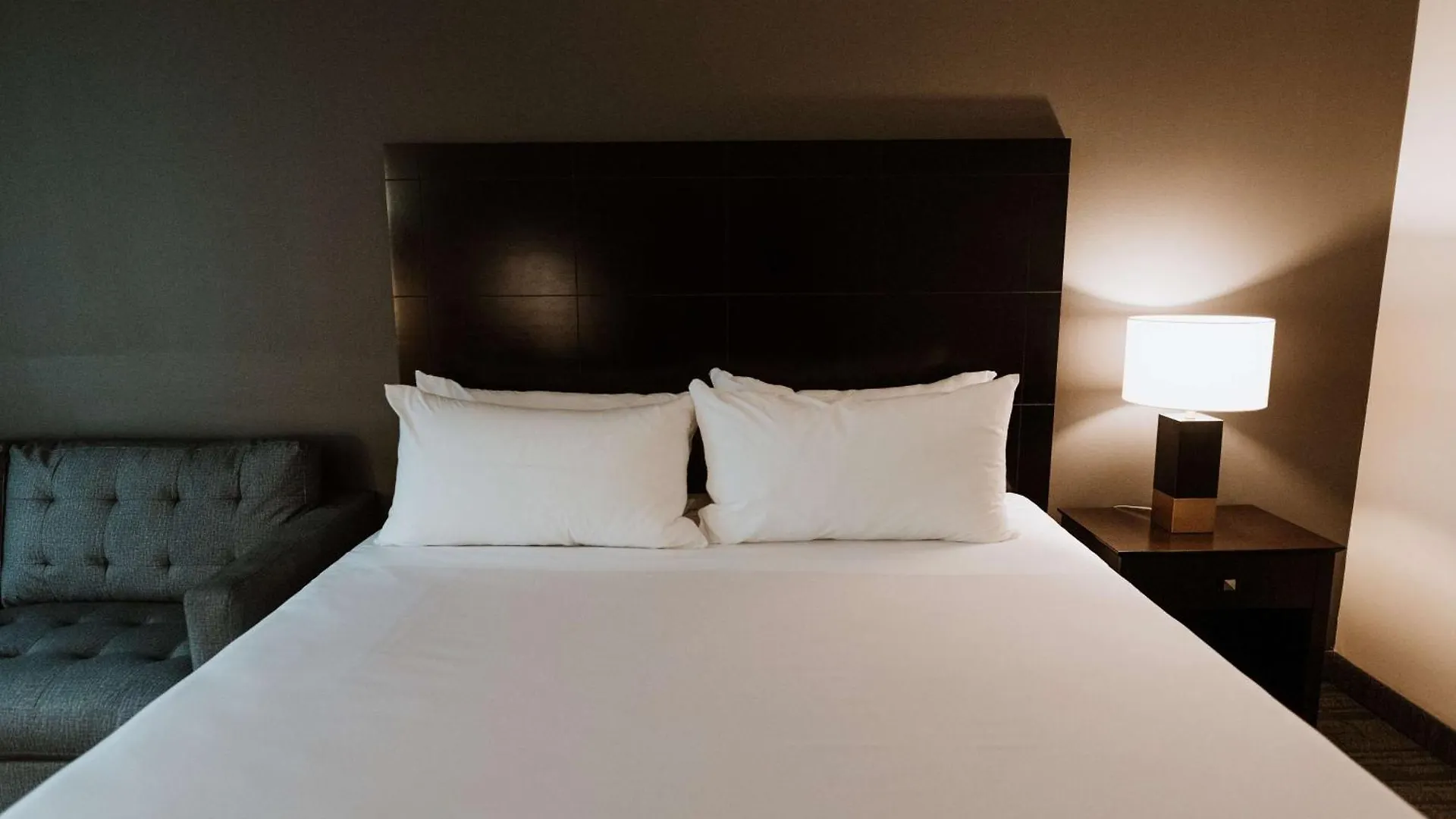 Coast Nisku Inn & Conference Centre 3*,  Canada